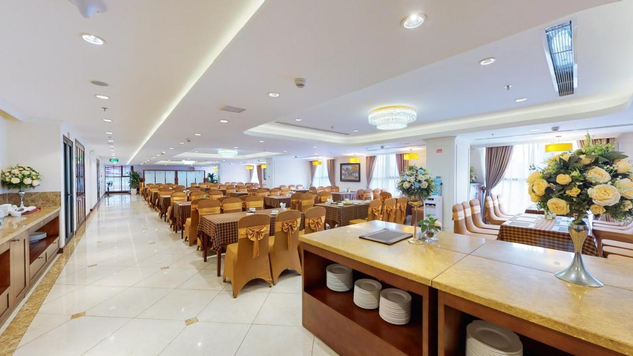 Cau Giay Hotel - By Bay Luxury Ханой Екстериор снимка