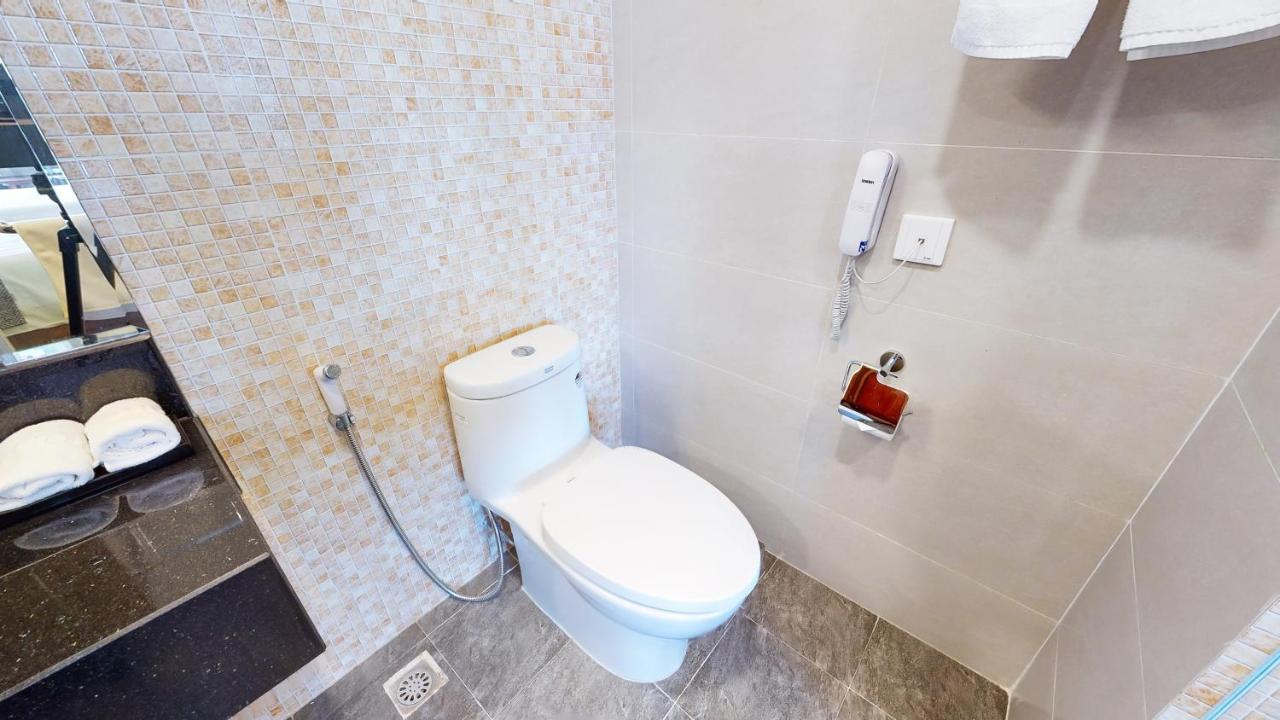 Cau Giay Hotel - By Bay Luxury Ханой Екстериор снимка