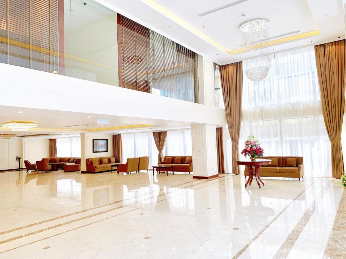 Cau Giay Hotel - By Bay Luxury Ханой Екстериор снимка