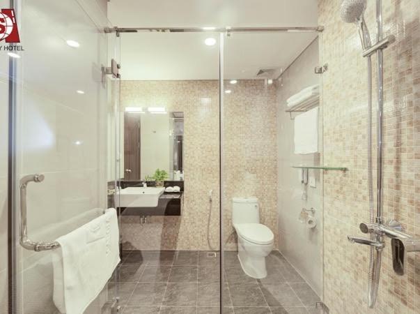 Cau Giay Hotel - By Bay Luxury Ханой Екстериор снимка